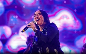 Ale Ferraz se apresentou neste dia 0506 no arraia do povo Em Aracaju Sergipe - nt